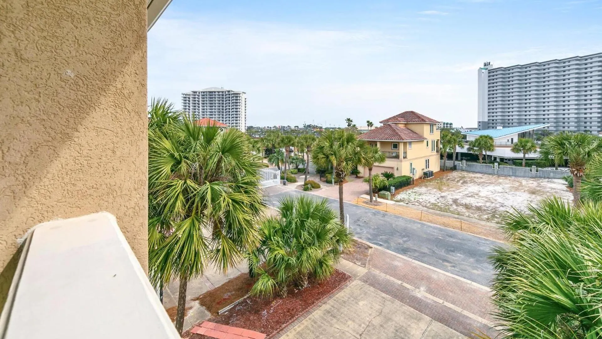 The Spyglass A 5 Bed 3 Bath House That Sleeps 14 And Just 67 Steps From The Beach Destin Holiday home