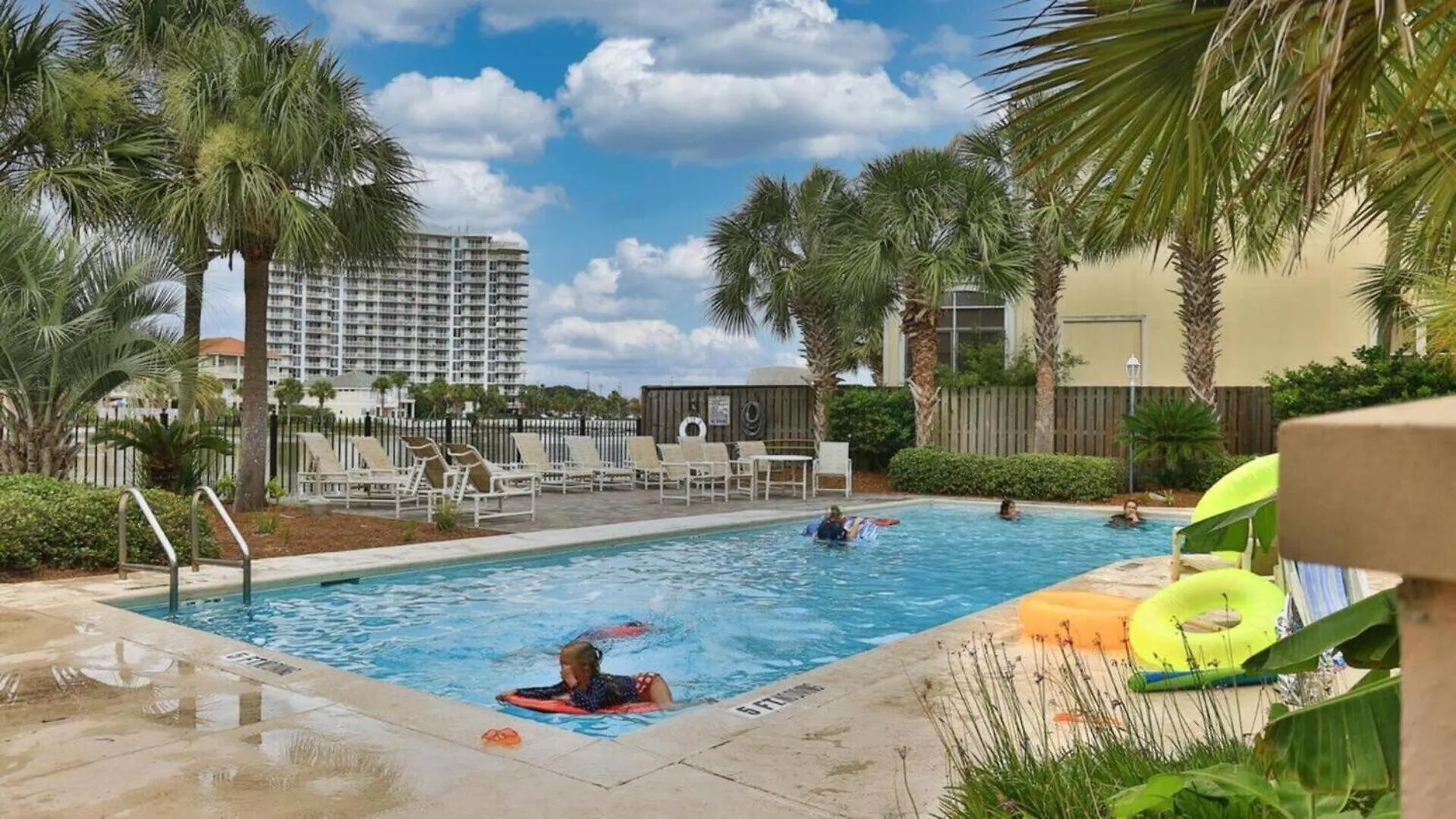 Holiday home The Spyglass A 5 Bed 3 Bath House That Sleeps 14 And Just 67 Steps From The Beach Destin