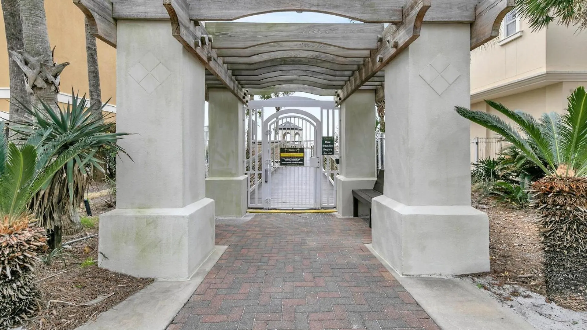 The Spyglass A 5 Bed 3 Bath House That Sleeps 14 And Just 67 Steps From The Beach Destin Holiday home