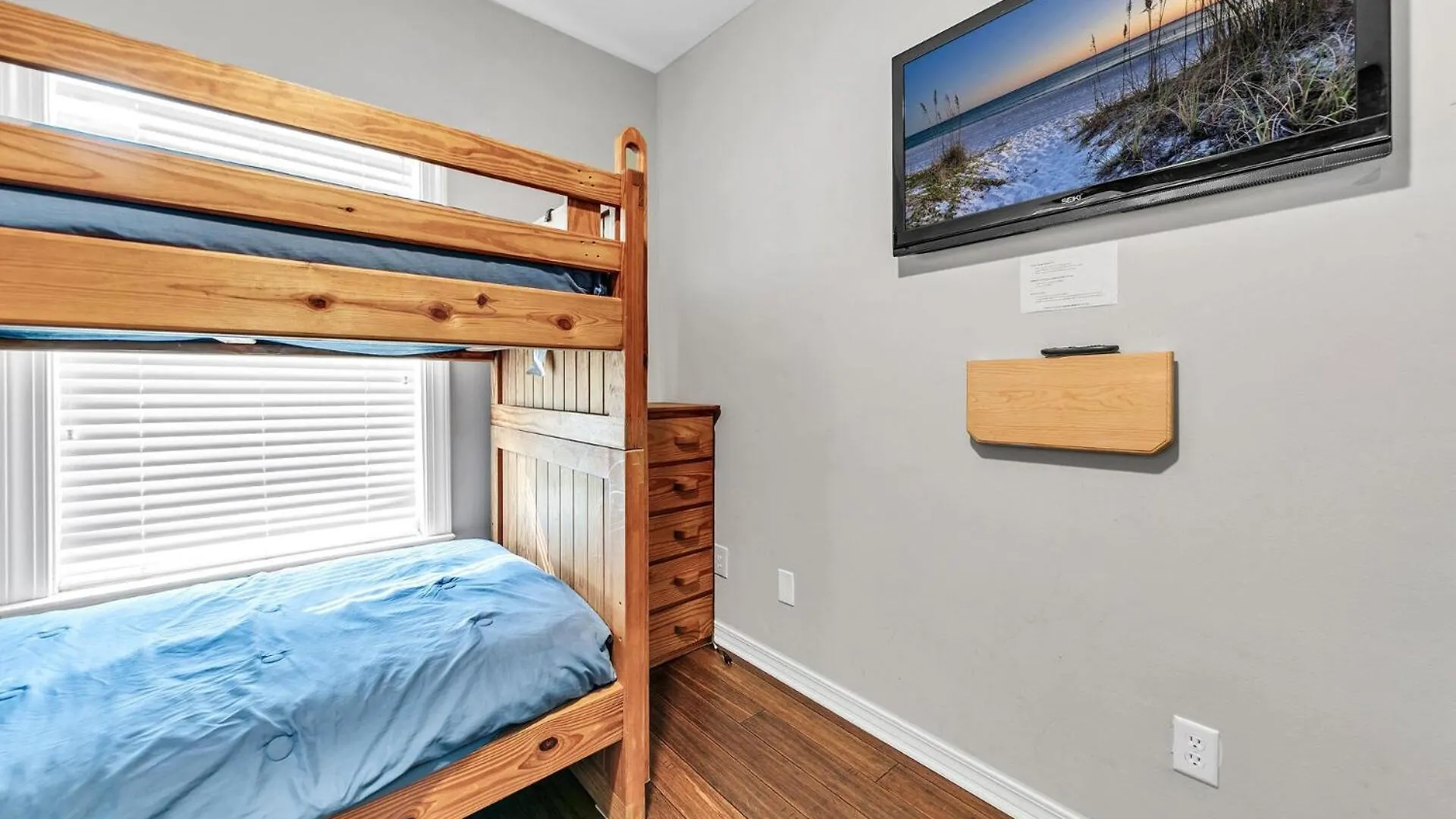 The Spyglass A 5 Bed 3 Bath House That Sleeps 14 And Just 67 Steps From The Beach Destin